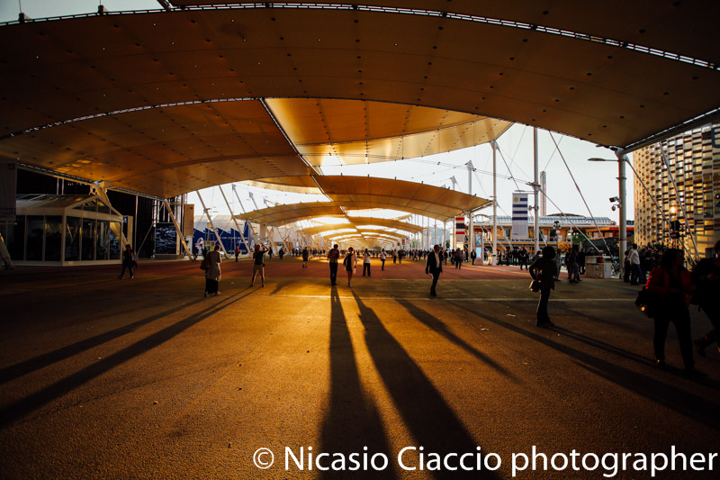 Foto Expo 2015 particolare del Decumano al tramonto